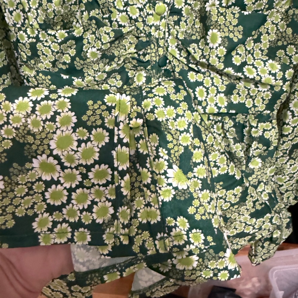 PrettyLittleThing Mini Dress Daisy Floral Size 6 Green NWT Long Sleeve V-Neck - Picture 9 of 9